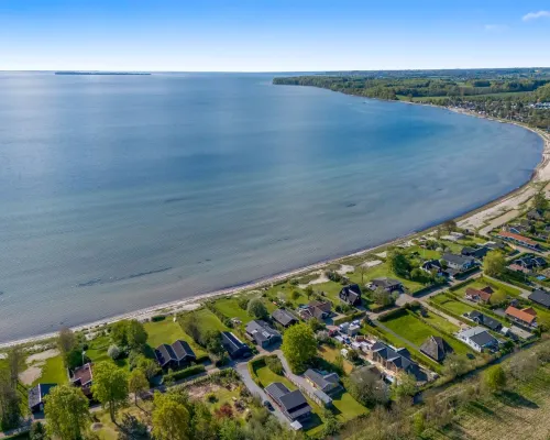 "Ørn" - 5m from the sea Hotels in Bjert