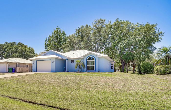 Pet-Friendly Sebastian Home: w/ Porch + Lake View!