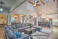 Game Room + Lake Tawakoni Access: Family Getaway! - parking