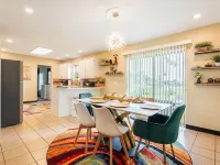Stylish and funky, minutes away from everything NWA has to offer! Hotels in Springdale