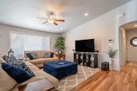 Snowbirds & Families - Large Covered Patio - Pet Friendly - Cabletv - Sleeps 6