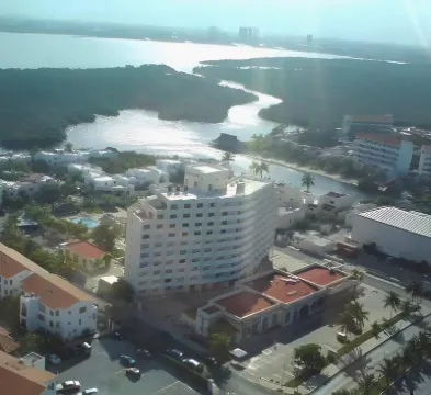 Hotel Calypso Cancun Hotels near Avenida Kukulkan