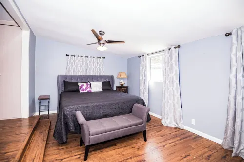 Peaceful 3-bedroom house with pool in charming Claremont Các khách sạn ở Claremont