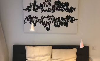 Huswell Artsy Family Apartment in City Center