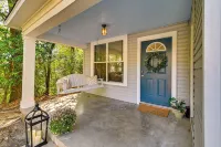 Centrally Located Home ~ Steps to Oxford Square! - 3-نجوم