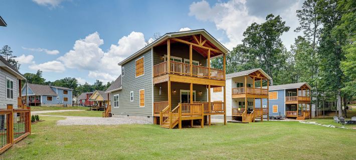 Counce Vacation Rental w/ Private Deck: Near Golf! Ξενοδοχεία στην πόλη Hardin County