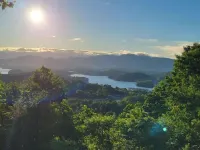 Lakeview Cabin with hot tub