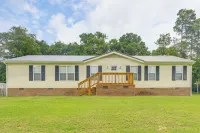 7 Mi to Beach! Sneads Ferry Family Home w/ Hot Tub - 2-Star