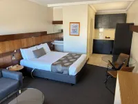 Hi Way Eight Motor Inn