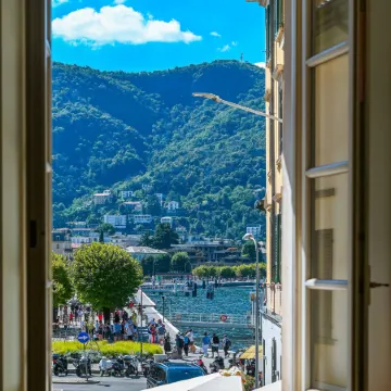 One & Only Lake View Apartment in Central Como