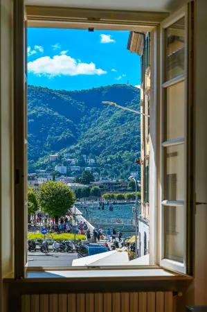 One & Only Lake View Apartment in Central Como
