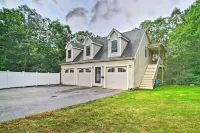 Cape Cod Home w/ Deck ~ 3 Mi to Beaches - Wifi