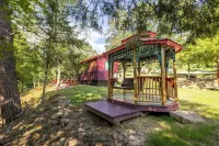 Unique Scarlet Gypsy at Four Fillies Lodge