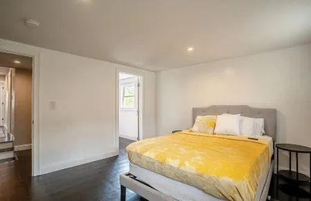 Luxury Colonial near Hiking Trail