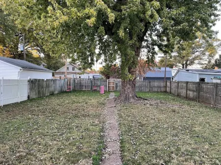 Abode à la Mode | Centrally Located 2BR/1BA Home / Fast wifi/Close to everything