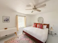 Dickson Marfa House - Spacious 7-Bedroom Vacation Rental + Events