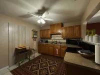 Cozy 2 Bed, 1 Bath cottage close to Downtown Sarasota and the Beaches