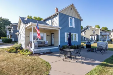 The LeClaire River Chateau