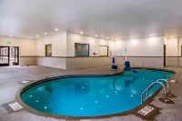 Comfort Suites Wooster Near University Campus - Pool