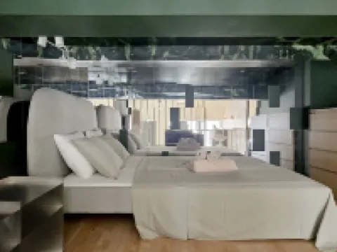 me more studio Hotéis em Mons