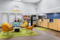 Spark by Hilton Kent Seattle