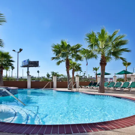 Candlewood Suites GALVESTON by IHG Отели рядом с достопримечательностью «Парк Муди Гарденс Аттракшенс Тем»