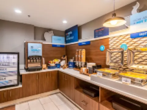 Holiday Inn Express & Suites CAMARILLO by IHG Hotels in Camarillo