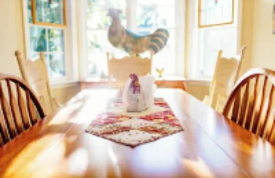 Bridgeview Bend - Charming 3-bedroom house with spacious yard and seasonal creek