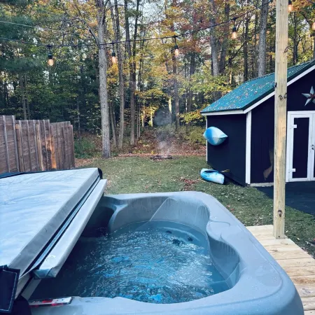 2-bedroom pet friendly Lake Huron cabin with Hot Tub, Sauna in Greenbush