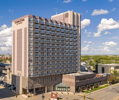 DoubleTree by Hilton Hotel & Conference Centre Regina - parking