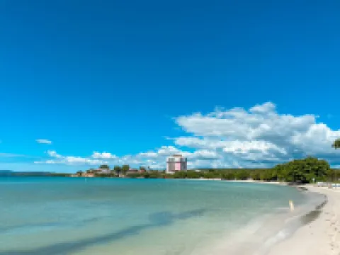 Hike, dive, water, fun, one minute walk to beach