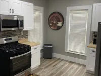 Charming 2-bedroom apartment with AC, WiFi, in The Historic Ashtabula Harbor Hotels in Ashtabula