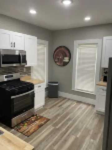 Charming 2-bedroom apartment with AC, WiFi, in The Historic Ashtabula Harbor