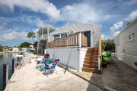 WATERFRONT HOME 35' SEAWALL & DOCK 2 Bedroom 2 Bath Vacation Rental Hotels in Cudjoe Key
