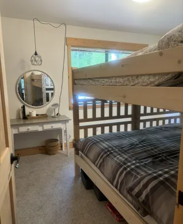 We offer an allergy free environment. Thank you for no pets.smoking, or vaping.