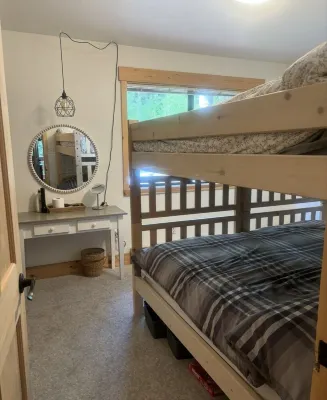 We offer an allergy free environment. Thank you for no pets.smoking, or vaping.