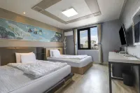 Gangneung Gyeongpodae Victoria - Motels