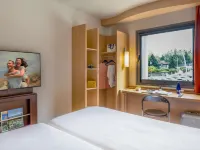 Ibis Madrid Alcobendas Отели рядом с достопримечательностью «Комплекс компании «Телефоника»»