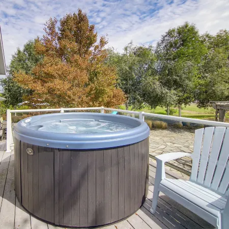 Steps to Beach: Home w/ Hot Tub in Oak Harbor!