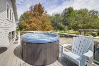 Steps to Beach: Home w/ Hot Tub in Oak Harbor! - Beach