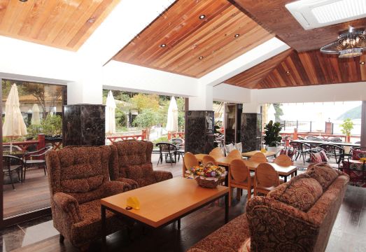 리조트 수영장 전경