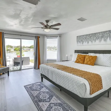 Sunset Views & Hot Tub: Lakefront Holiday Retreat!