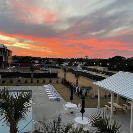 Luxury Beach Condo 5 Min Walk to Beach & Shops!