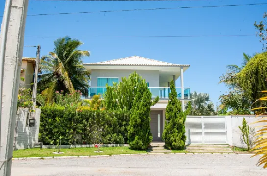 Casa com Piscina Quadra de Areia e Churrasqueira