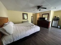 JI4, King Guest Room at the Joplin Inn at entrance to the resort by RedAwning Hotels in Montgomery County
