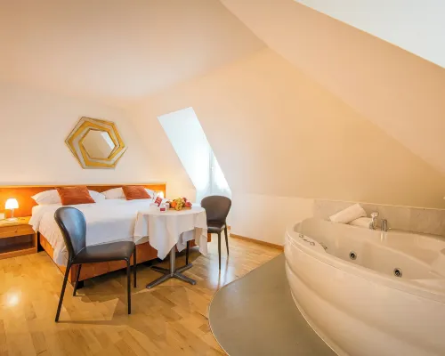 Hôtel du Cheval Blanc - City Center فنادق في بول