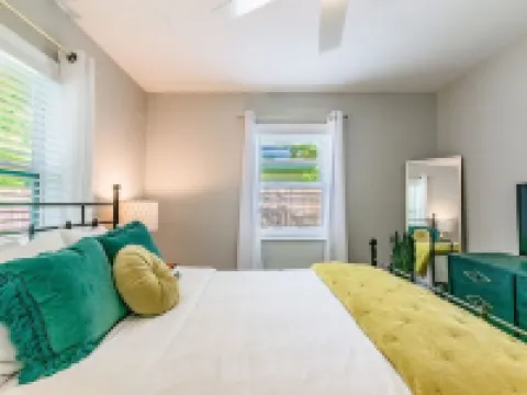 Perfect One-Bedroom- 10 Mins from Clearwater Beach Hotéis em Largo