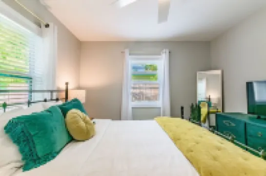 Perfect One-Bedroom- 10 Mins from Clearwater Beach