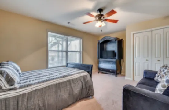 Pool Table & Patio: Cozy Lawrenceville Apt