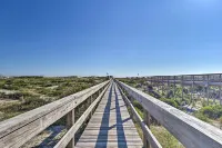 Fernandina Cottage w/ Deck + Direct Beach Access! - spa